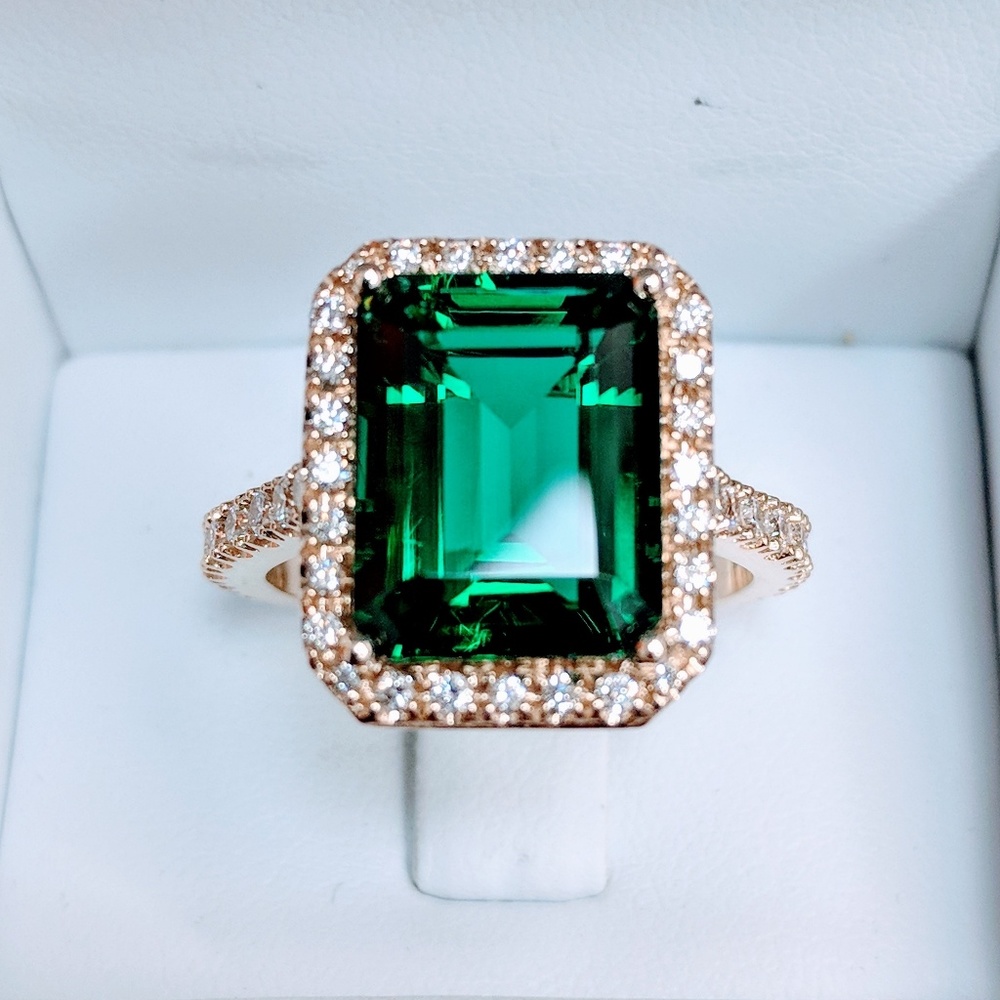 14 k solid yellow gold whit Daimonds.